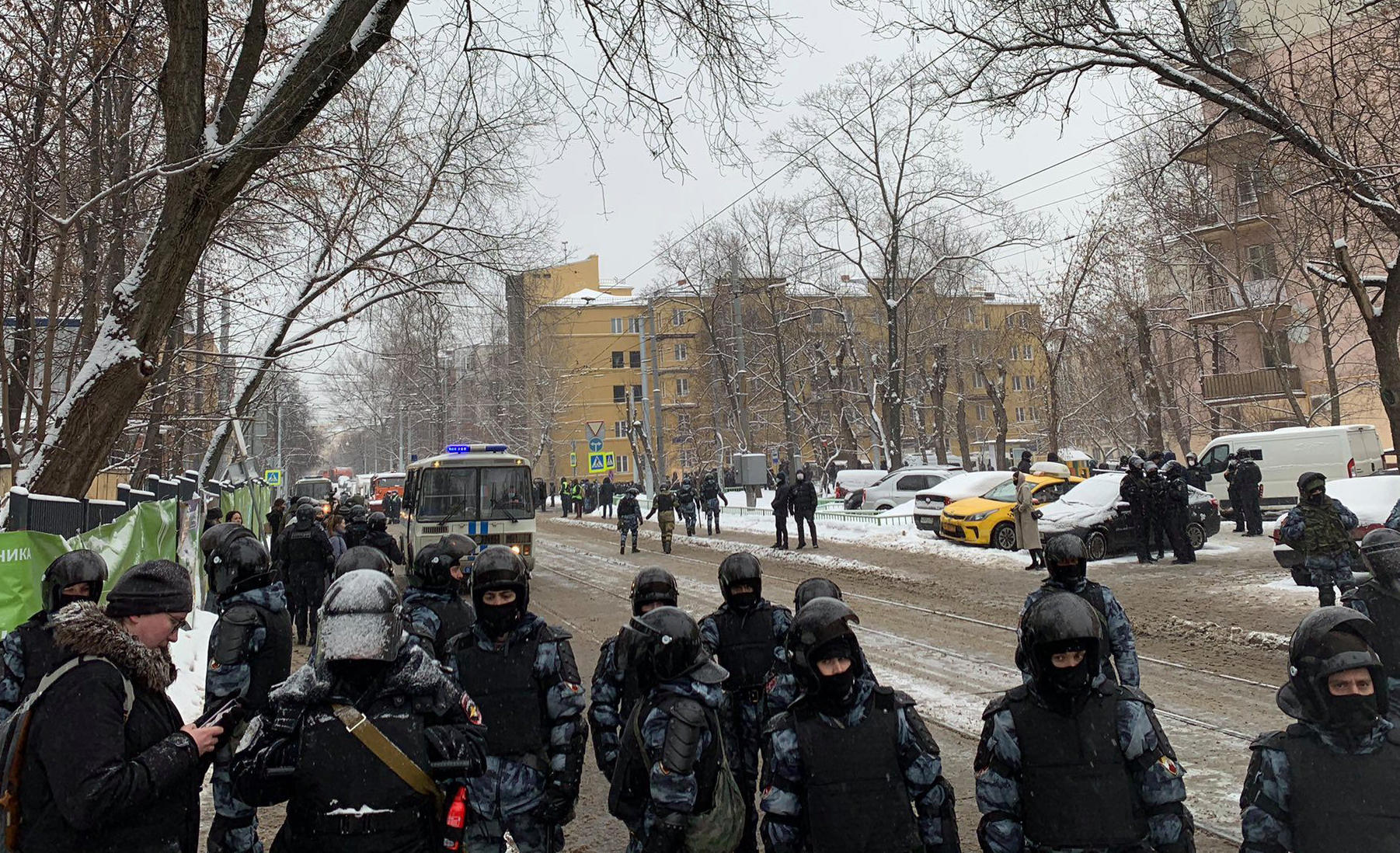 Превысил 2 раза. Оцепление кварталов. Акция протеста в России 2 февраля. Оцепление лысой горы. Живое оцепление на Калинина.