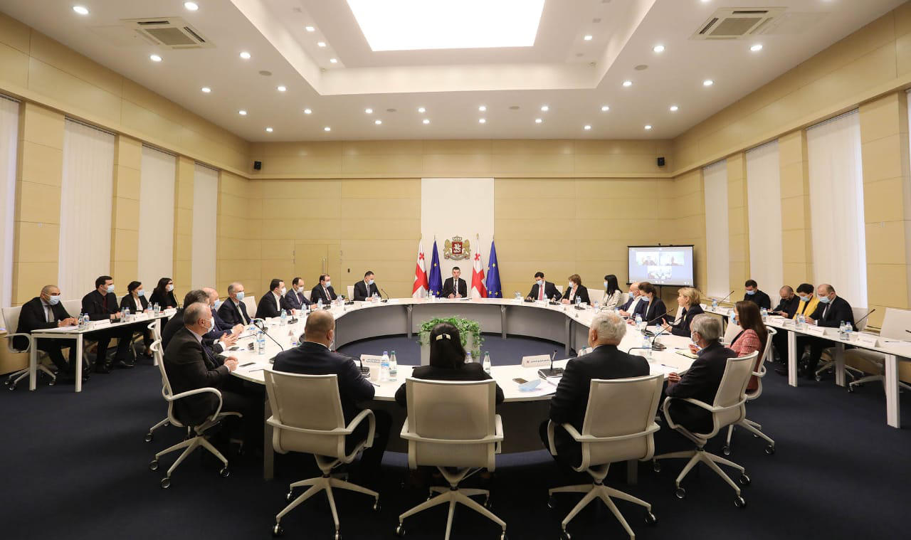 უწყებათაშორისი საკოორდინაციო საბჭო - პირბადეების გამოყენება, ტესტირება და ვაქცინაცია იმ უმნიშვნელოვანესი ღონისძიებების ერთობლიობაა, რაც ხელს შეუწყობს ცხოვრების ნორმალურ რეჟიმში რაც შეიძლება მალე დაბრუნებას