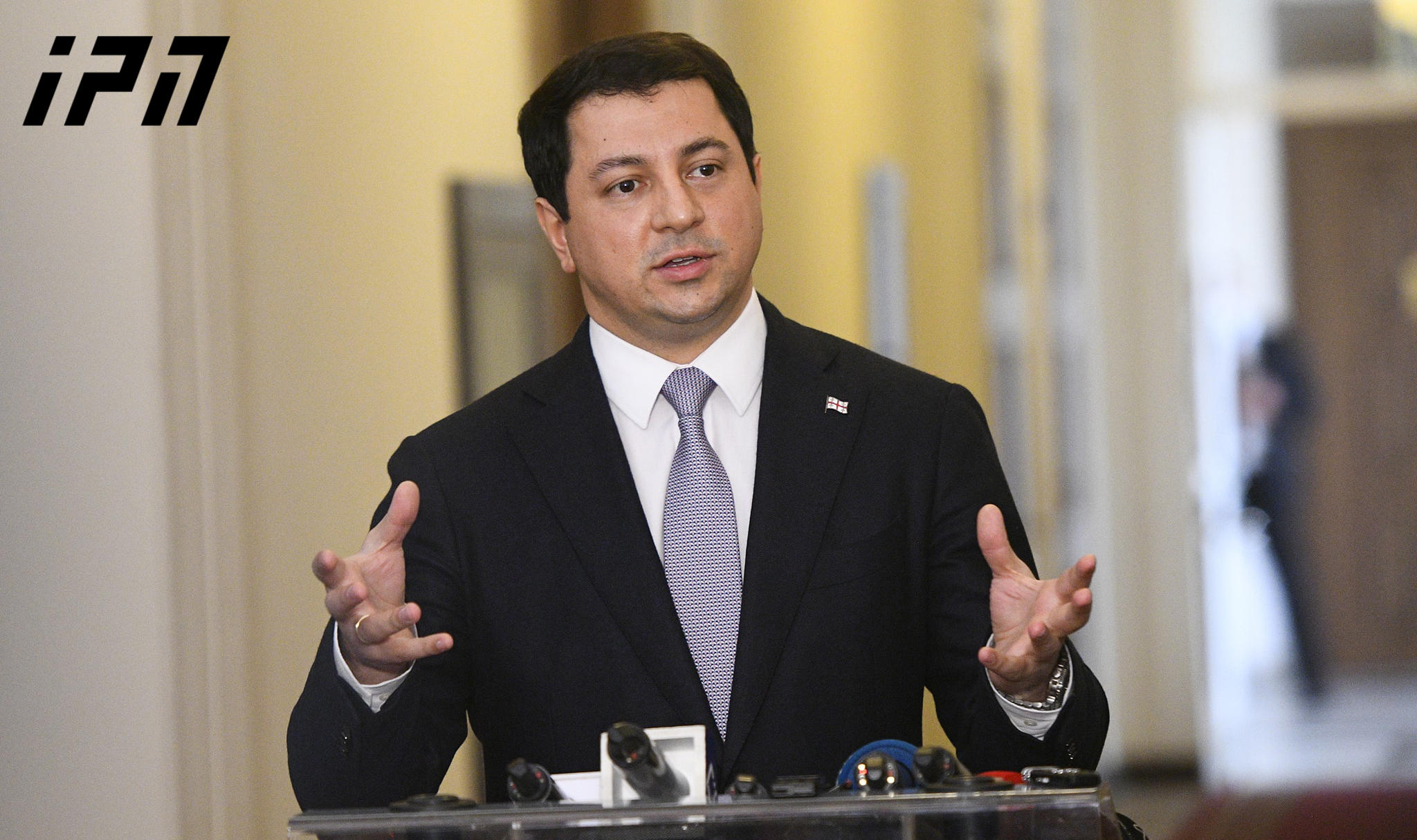 არჩილ თალაკვაძე - პარტნიორების მოწოდებას, მოხდეს დაძაბულობის შემცირება და ვითარების დეესკალაცია, რადიკალურმა ოპოზიციურმა ჯგუფებმა, პოლიციასთან ქუჩაში ძალადობით და პროვოკაციებით უპასუხეს