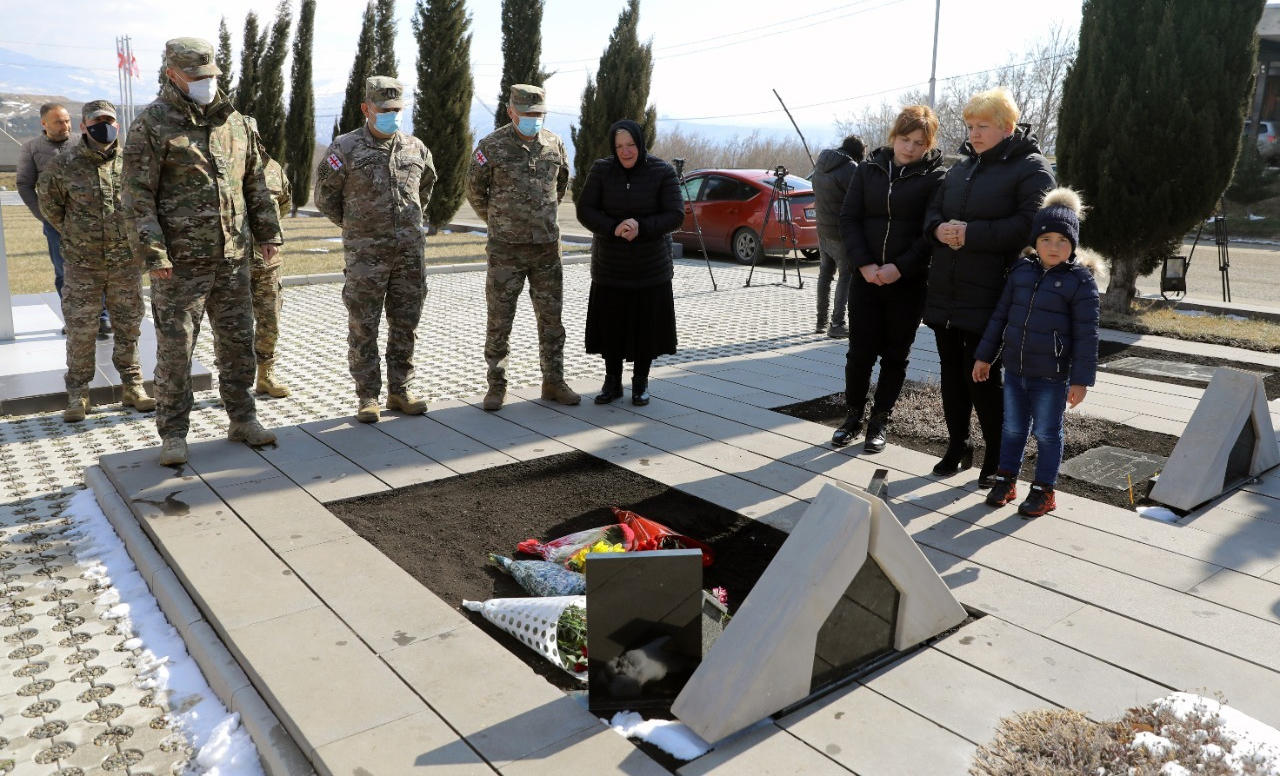 სამხედრო მოსამსახურეებმა არჩილ ტატუნაშვილის ხსოვნას პატივი მიაგეს
