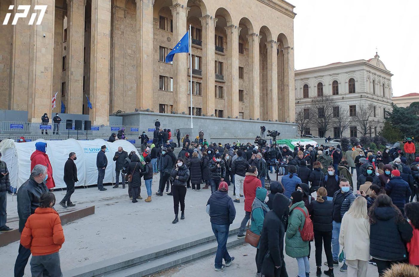 პარლამენტის წინ მიმდინარე აქცია და პოლიტიკური ლიდერების სიტყვით გამოსვლა დასრულდა