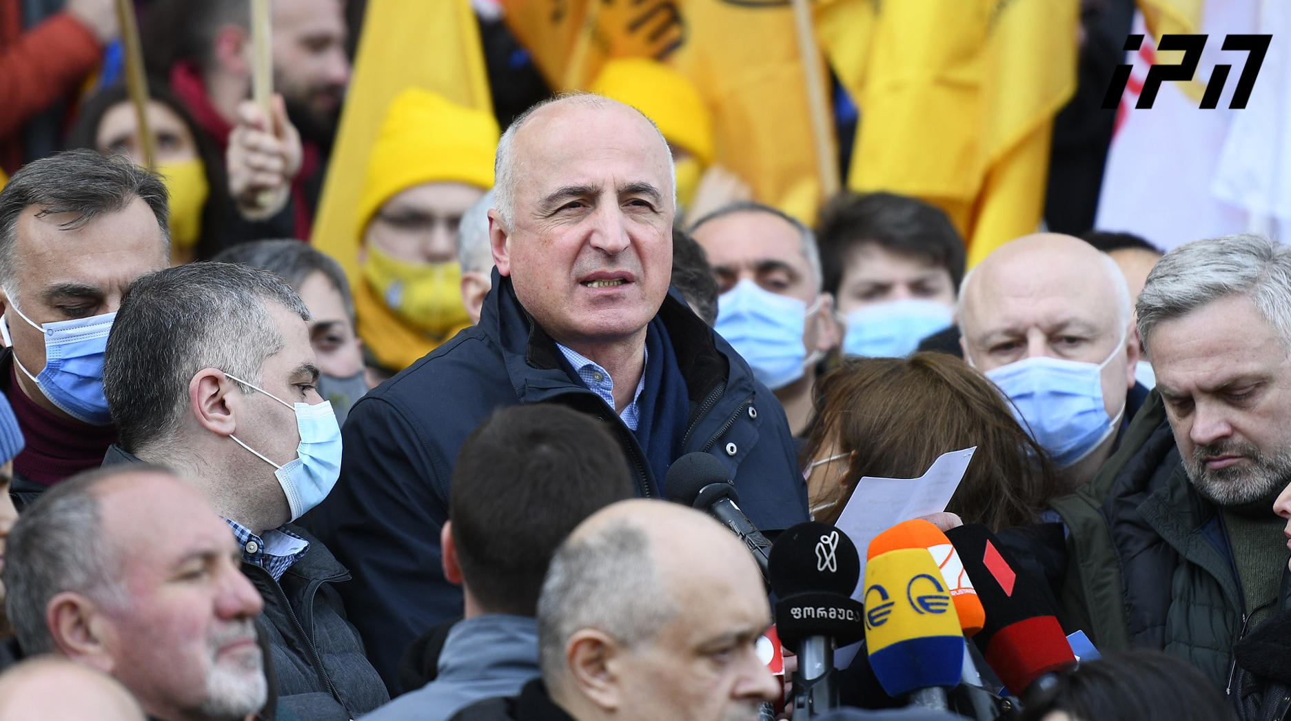 На акции у парламента Бадри Джапаридзе ознакомил общество с совместным заявлением оппозиционных партий