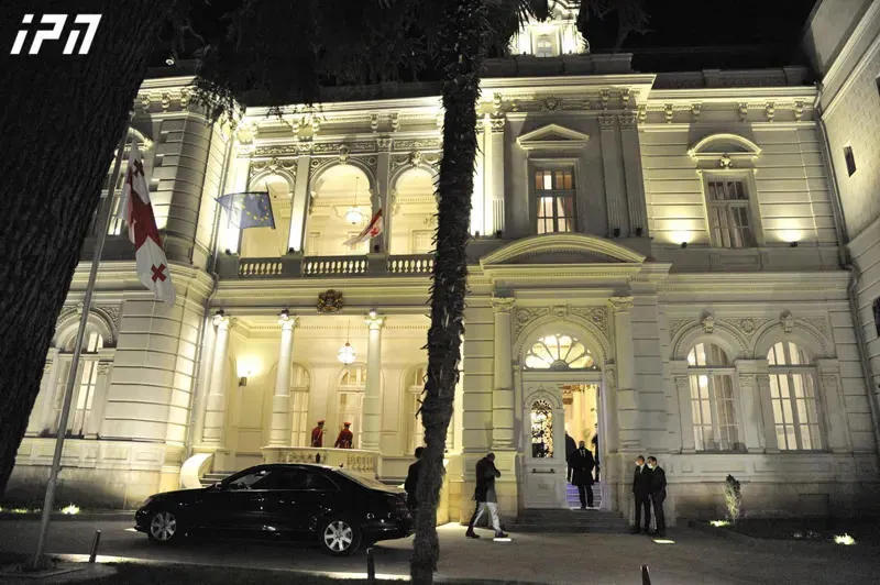 პრეზიდენტი ოპოზიციის წარმომადგენლებს შეხვდა