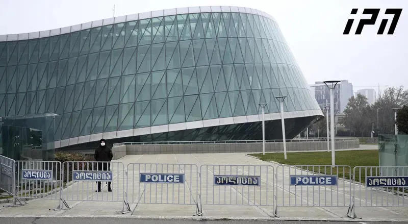 За нарушение правил изоляции и карантина МВД оштрафовало 32 из граждан, прибывших из России, в том числе, самого журналиста Владимира Познера