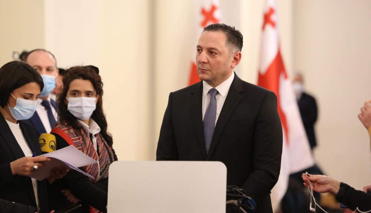 შს მინისტრი ჟურნალისტს - რა უნდა გამოვრიცხო, რომ ხვალ გახარიას, გომელაურის ან ვიღაცის წინააღმდეგ გამოძიება არ დაიწყება? - როგორ უნდა გამოვრიცხო?