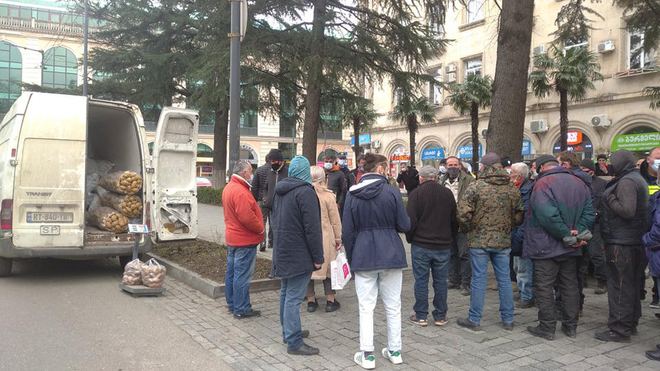 ქუთაისში, ე.წ. ნიკეას ბაზრის მოვაჭრეები ადმინისტრაციის მიერ გადასახადის გაზრდას აპროტესტებენ