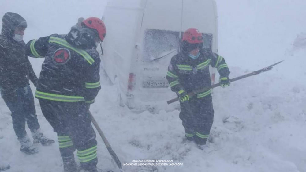 Спасатели нашли трех пропавших на горе Гоми
