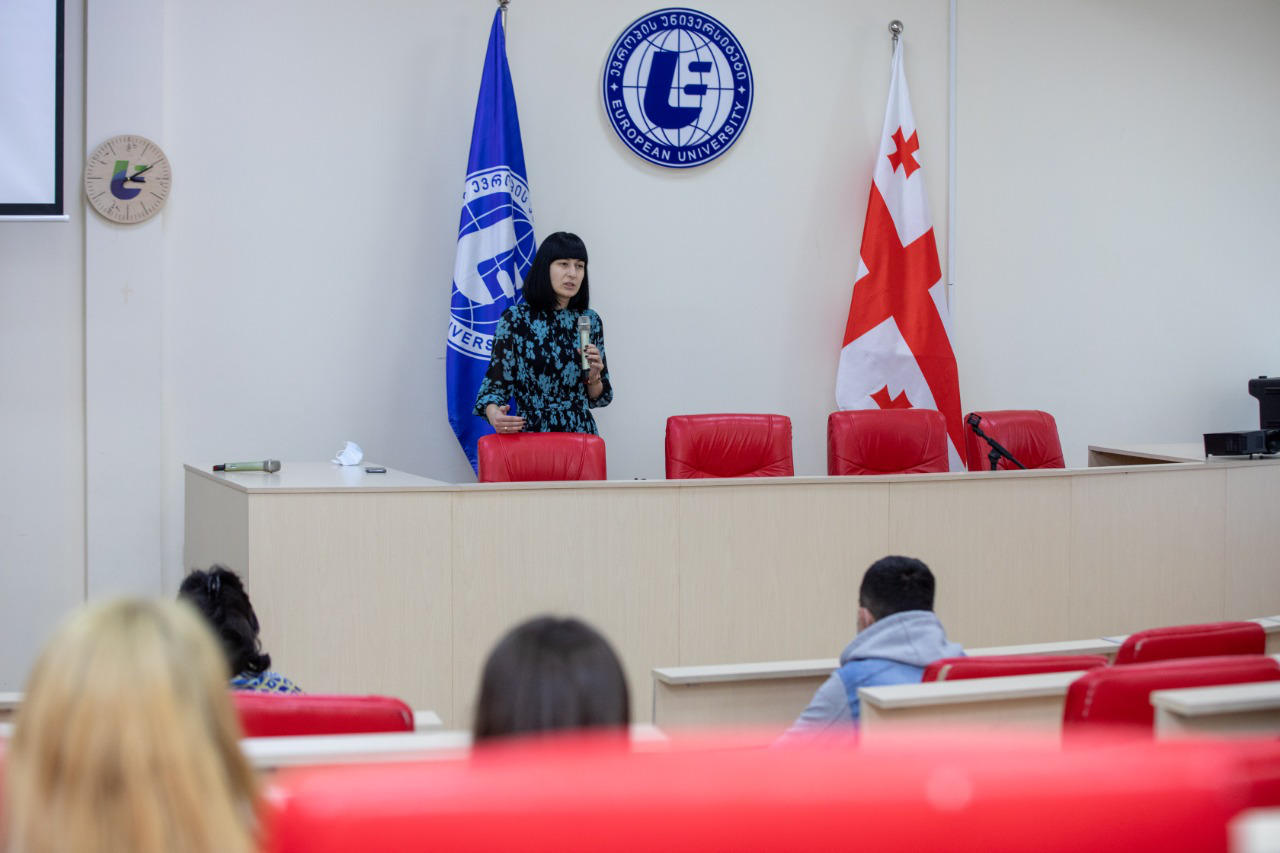 "ევროპის უნივერსიტეტის" სტუდენტები სწავლას აუდიტორიებში დაუბრუნდნენ