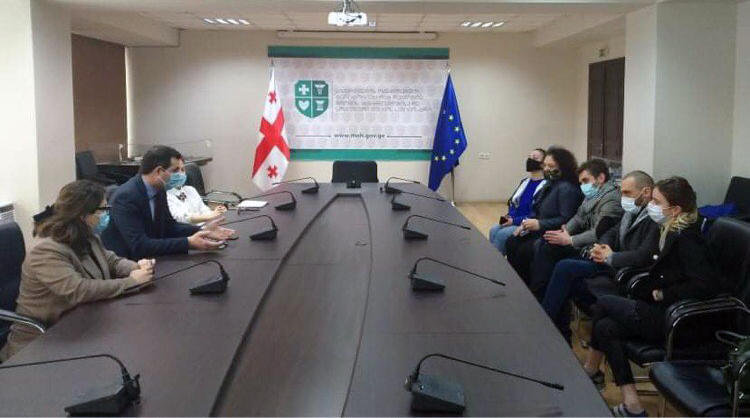 ბავშვთა გასართობი ცენტრების წარმომადგენლები ჯანდაცვის სამინისტროში ბექა ფერაძესა და ბიზნესომბუდსმენის მოვალეობის შემსრულებელს ხვდებიან