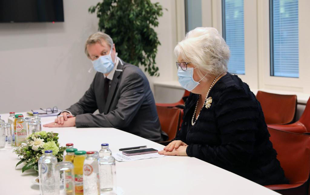 მარინა კალიურანდი - ვემხრობი და ვეყრდნობი ODIHR-ის შეფასებას, რომ არჩევნები იყო სამართლიანი და დემოკრატიული, მიუხედავად გარკვეული ხარვეზებისა, წერტილი