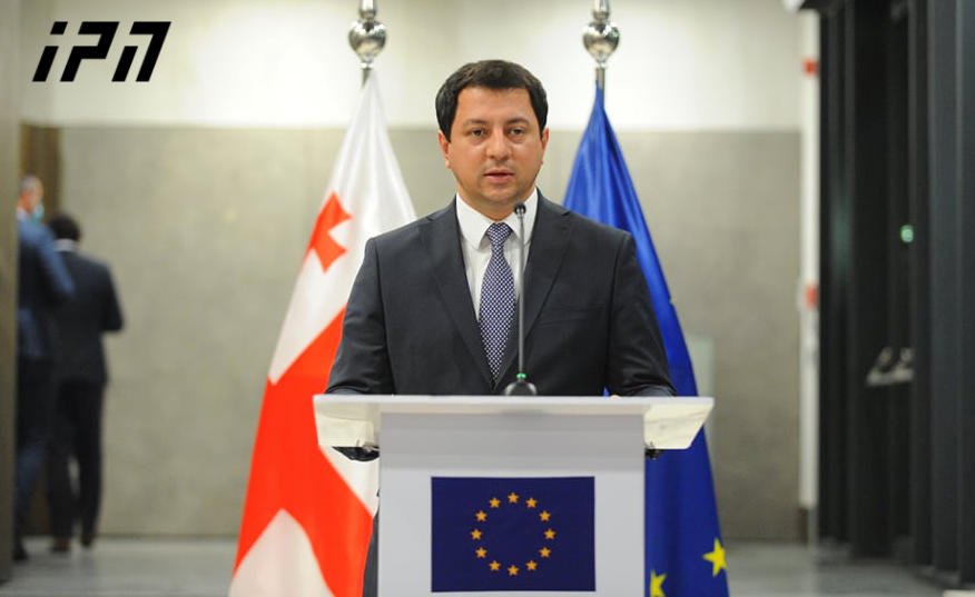 „ქართული ოცნება“ კრისტიან დანიელსონის მიერ წარდგენილ დოკუმენტს ხელს აწერს