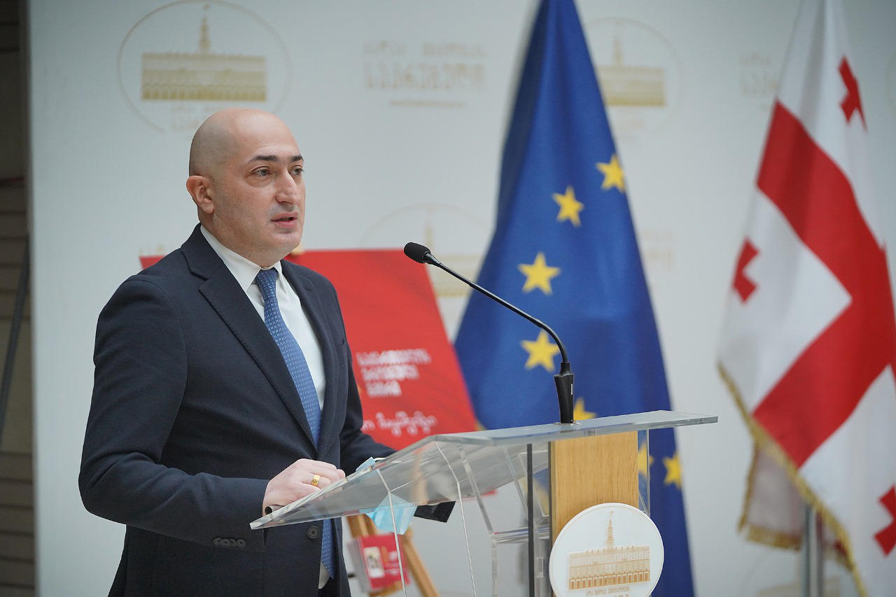 გურამ გურამიშვილი „წითელი ჯვრის საზოგადოებასა“ და „საქართველოს ფოსტას“ შორის ურთიერთთანამშრომლობის მემორანდუმის ხელმოწერას დაესწრო