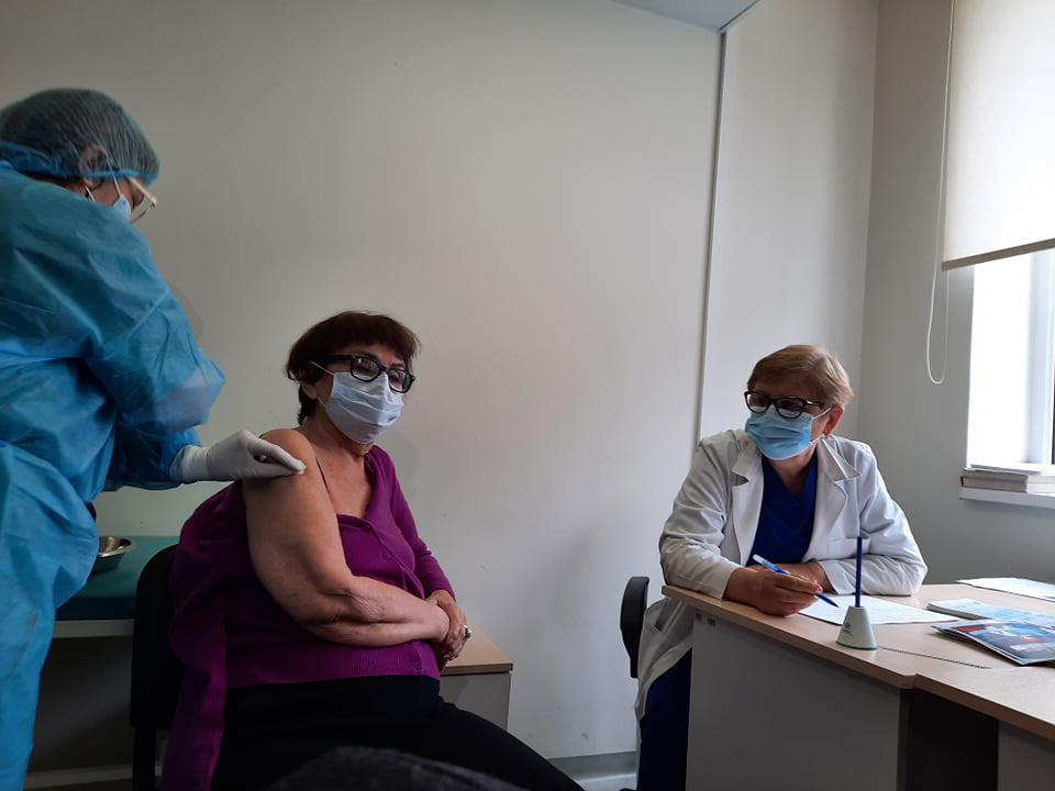 კინორეჟისორი  ლანა ღოღობერიძე Pfizer-ის ვაქცინით აიცრა