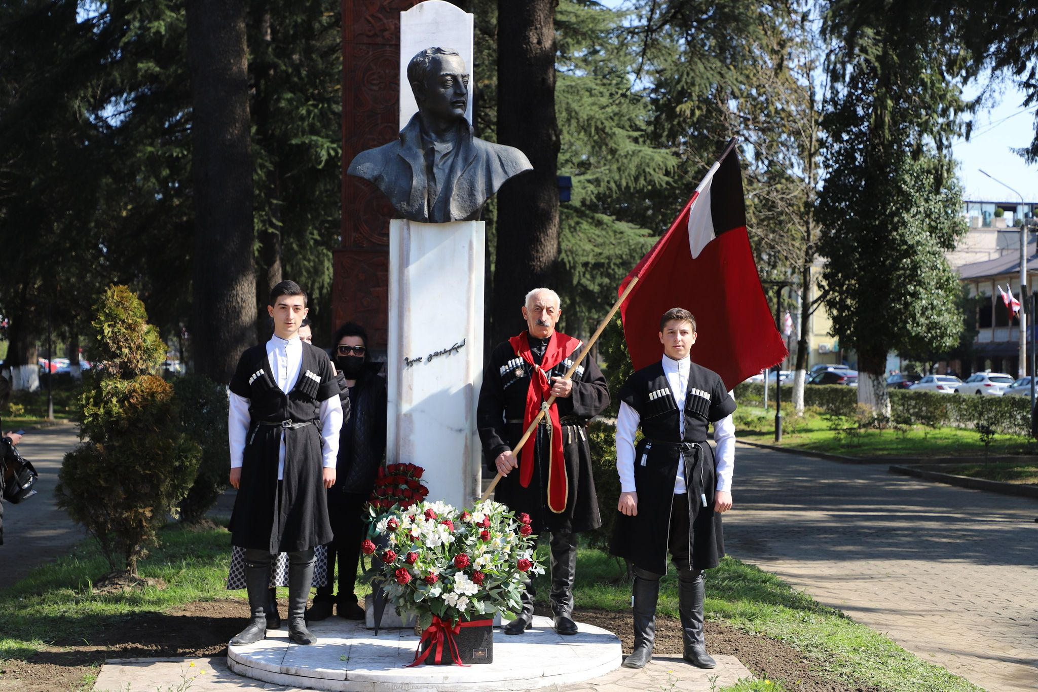 ზუგდიდში, ქვეყნის დამოუკიდებლობის აღდგენისთვის ჩატარებული რეფერენდუმისა და ზვიად გამსახურდიას დაბადების დღე აღნიშნეს