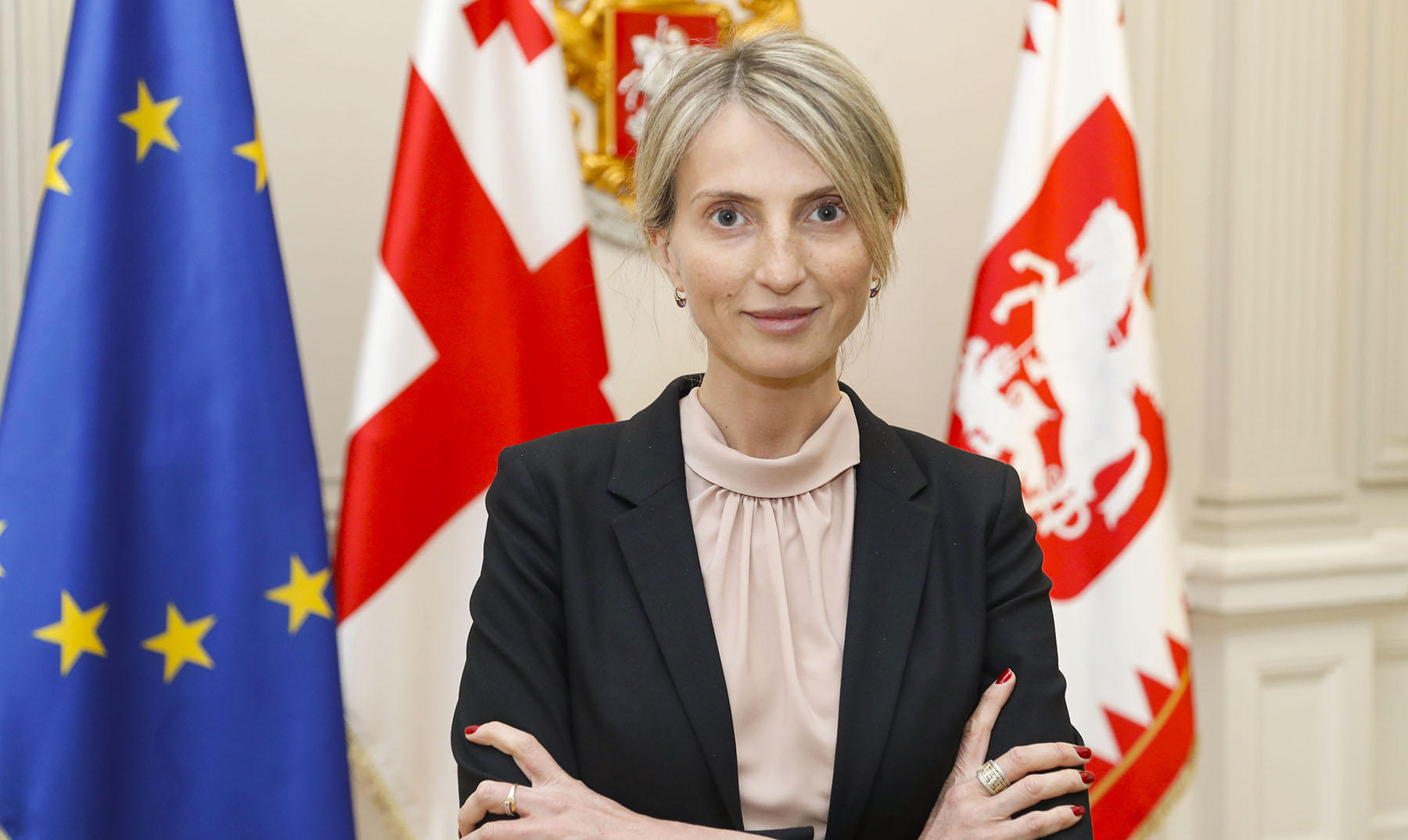 თამარ ტყეშელაშვილი - „სკანდალური“ ინფორმაცია ტრიალებს, რომ  „უცხოური გავლენის გამჭვირვალობის რეესტრის“ ხელმძღვანელად ეს და ეს პიროვნება დაინიშნა! და რა რომ დაინიშნა? უთავო მხედარივით იარსებებდა ეს დეპარტამენტი? -  ბოლშევიზმის დრო აღარაა