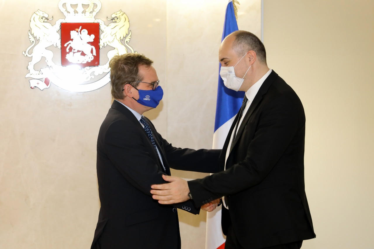 თავდაცვის მინისტრმა საფრანგეთის ელჩს უმასპინძლა
