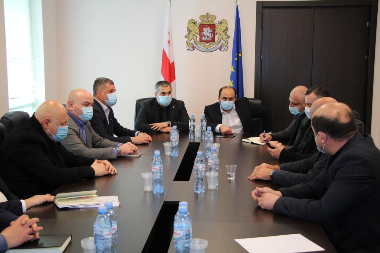 მთავრობის ადმინისტრაციის რეგიონებთან ურთიერთობის დეპარტამენტის ხელმძღვანელი შიდა ქართლში ადგილობრივი ხელისუფლების წარმომადგენლებს შეხვდა