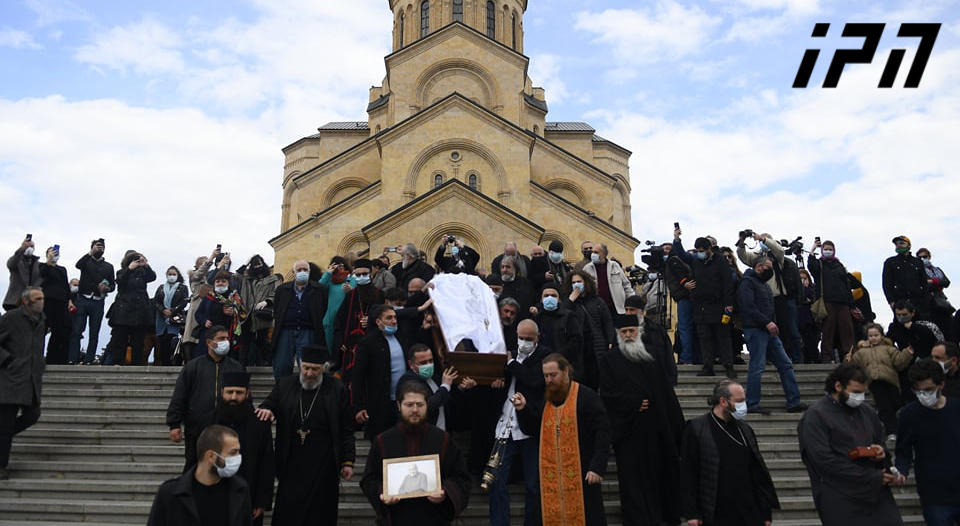 გურამ დოჩანაშვილი სამების საკათედრო ტაძრიდან გამოასვენეს