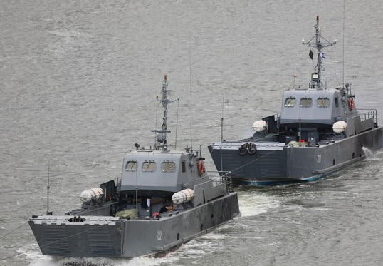 რუსეთს, წვრთნების ფარგლებში, კასპიის ზღვიდან შავ ზღვაში 15 სამხედრო ხომალდი გადაჰყავს