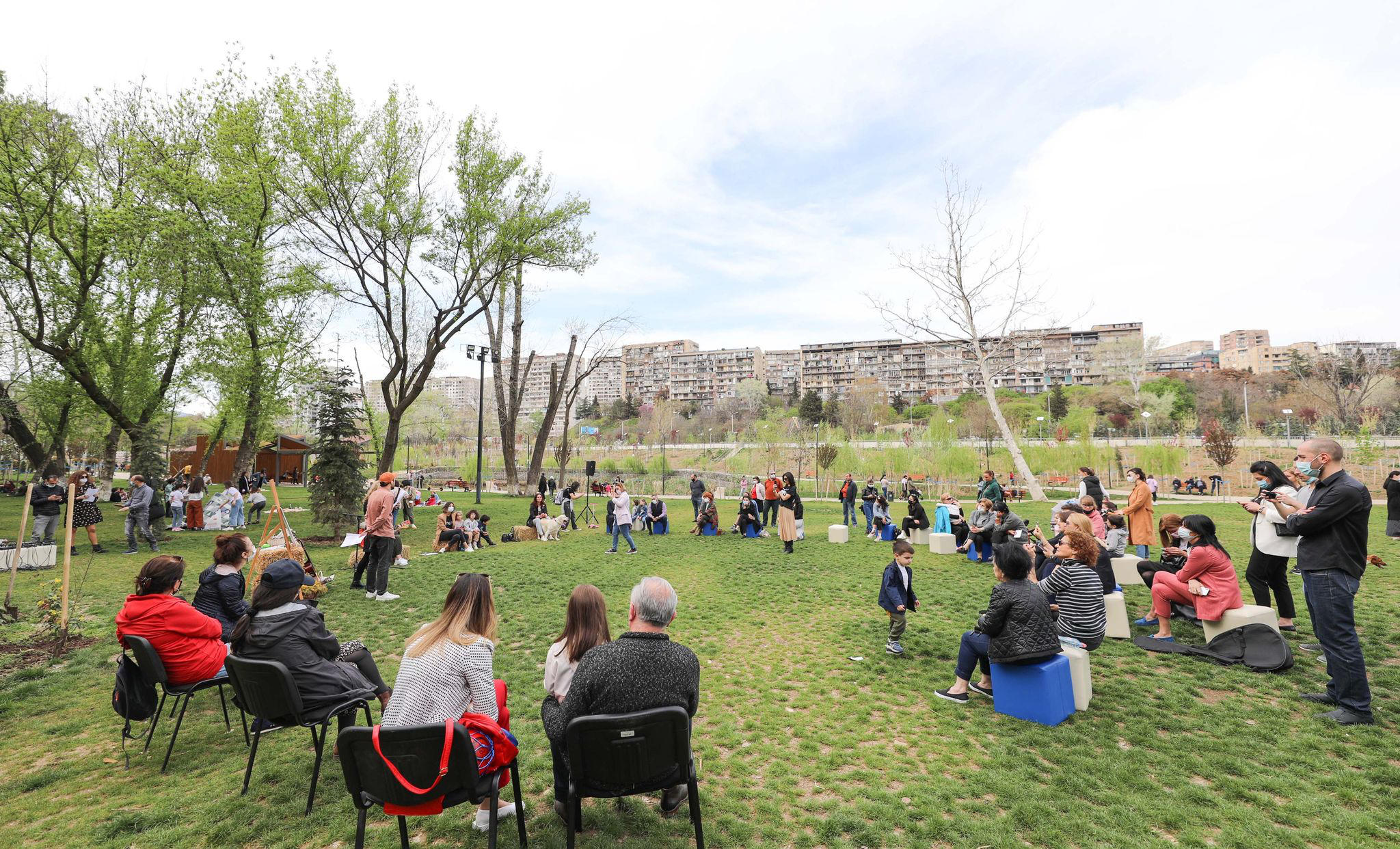 განათლებისა და კულტურის კომისიის ორგანიზებით, ხელოვნების მსოფლიო დღისადმი მიძღვნილი ღონისძიება გაიმართა