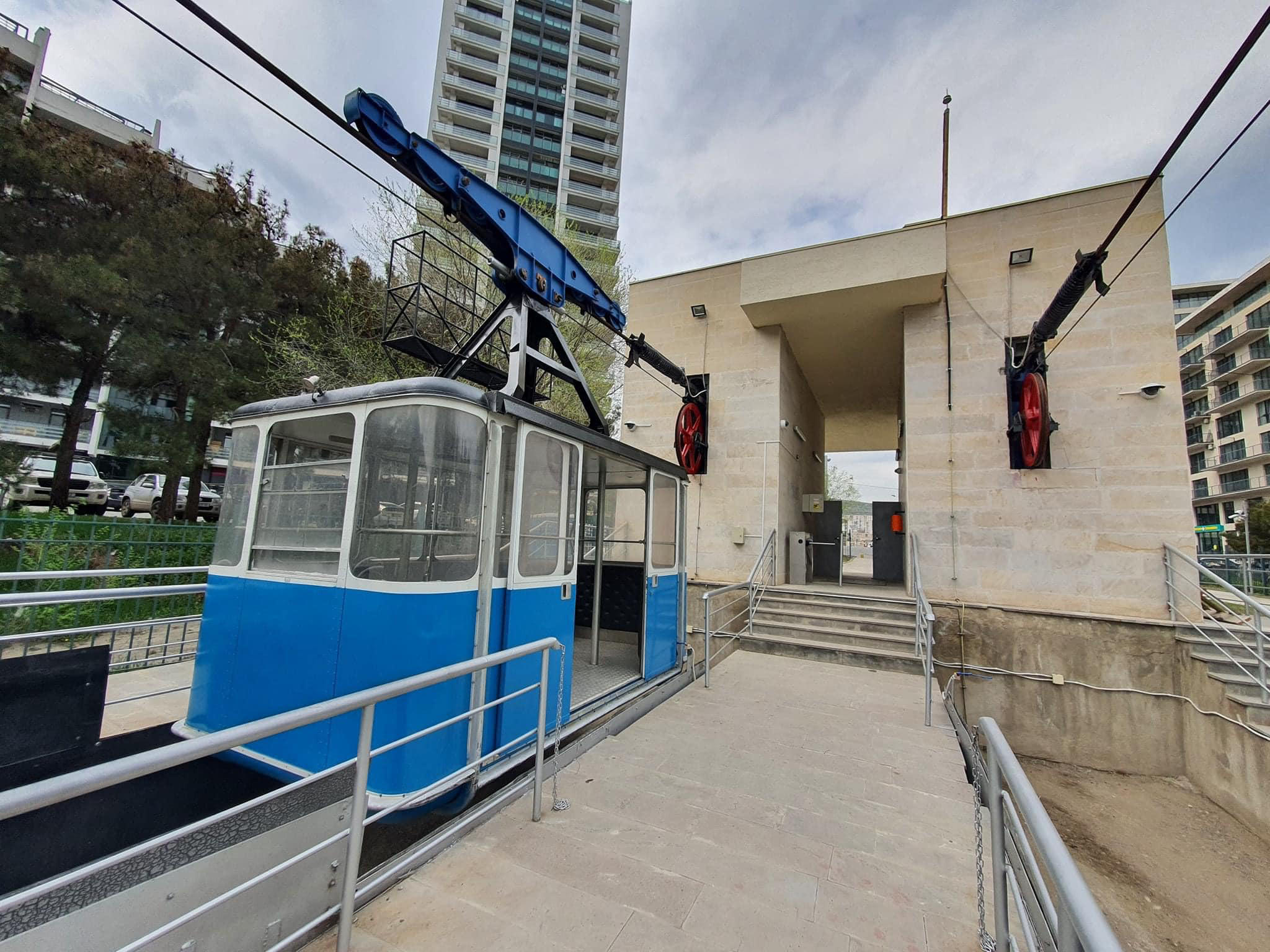 ჭავჭავაძის გამზირისა და კუს ტბის დამაკავშირებელი საბაგირო გზა დროებით წყვეტს მგზავრთა მომსახურებას