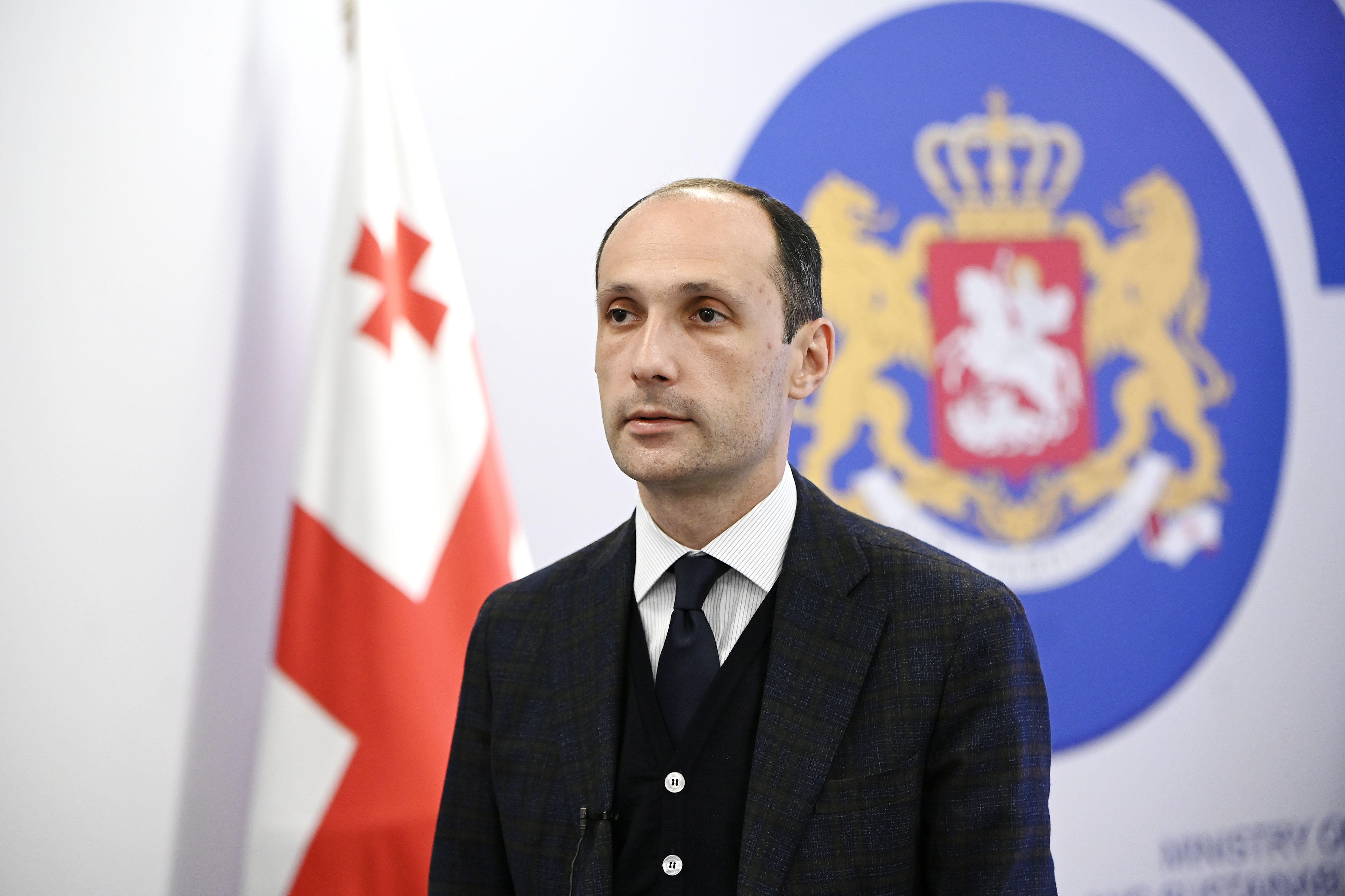 ვიცე-პრემიერი - პრემიერ-მინისტრი ქვეყნის ინტერესების დაცვას განსაკუთრებით კარგად ახერხებს ამ რთულ ვითარებაში - ის თავის პოზიციაზე მუშაობას გააგრძელებს