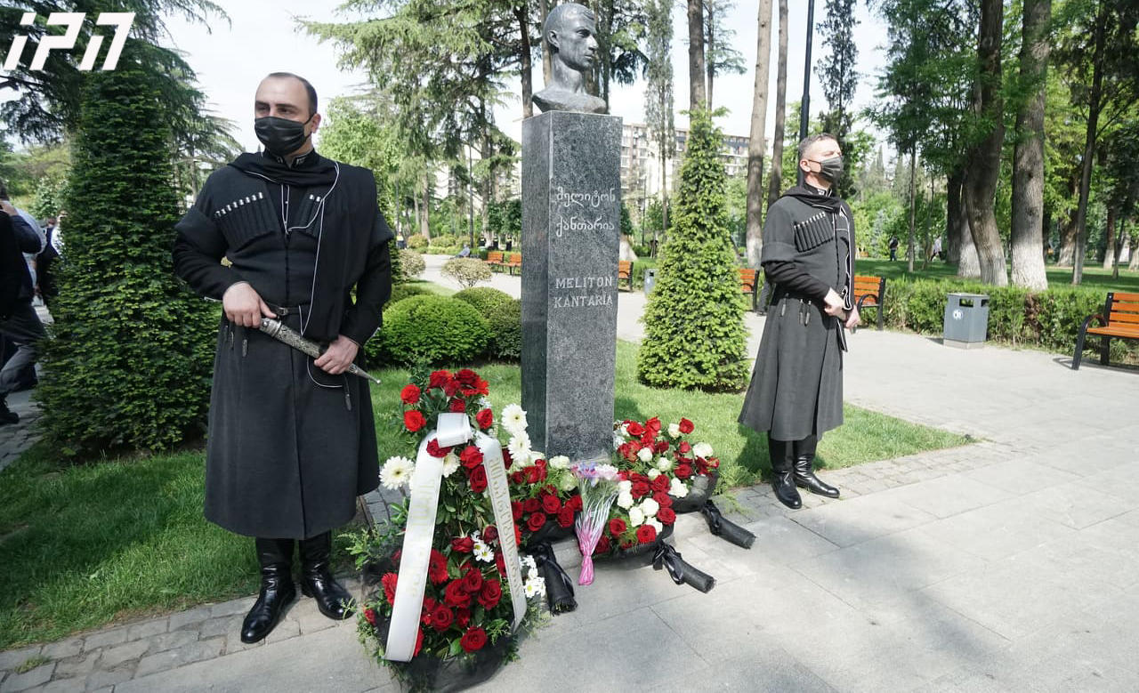 Ираклий Гарибашвили вместе с членами кабинета министров почтил память погибших на Второй мировой войне