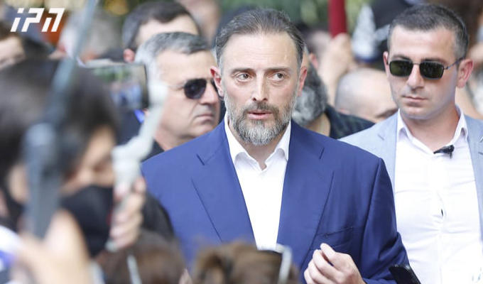 ლევან ვასაძე - დიდი ალბათობით, ლექსო ლაშქარავა ცოცხალი იქნებოდა, რომ არა ის პროვოკატორები, ვინც ეცადნენ საზოგადოებისთვის „პრაიდის“ დაძალებას, პირველ რიგში მახსენდება ელჩი კელი დეგნანი - არ გაჩუმდა და ქაჯივით ბოლომდე აწვებოდა