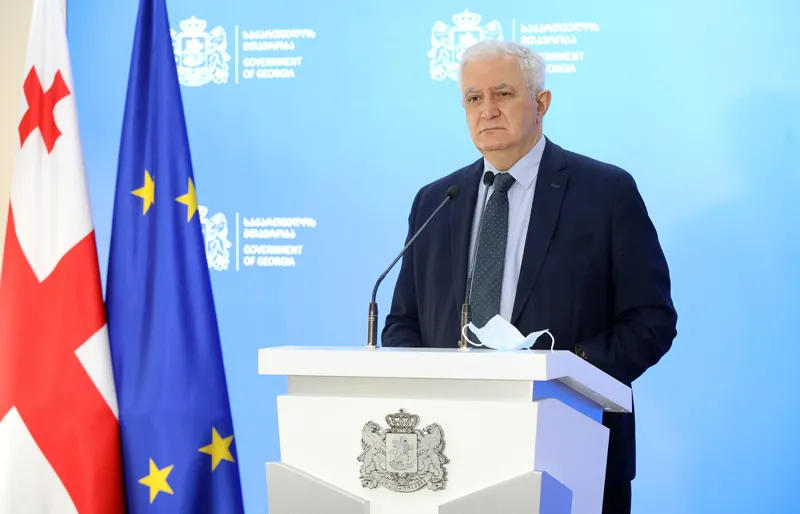 ამირან გამყრელიძის განცხადებით, კოვიდგადატანილი პირები ვაქცინის გაკეთებას 4 თვეზე ნაკლებ დროში შეძლებენ