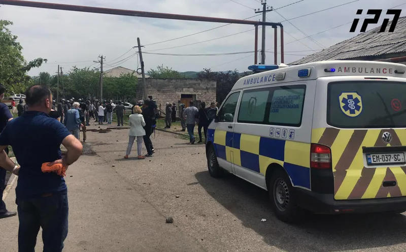 По существующей информации, в ходе противостояния в Дманиси пострадали несколько человек