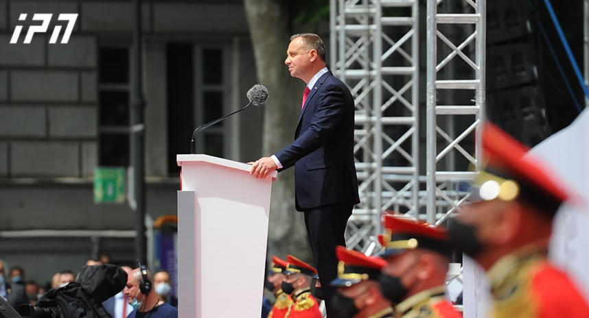 ანდჟეი დუდა - ქართველებო, გელით გაერთიანებულ ევროპაში, რადგან მისი მემკვიდრეობის ნაწილი ხართ - ქართველებო გელოდებით ნატო-ში, რადგან ამაყი ერი ხართ, რომელიც იმსახურებს თავისუფლებას