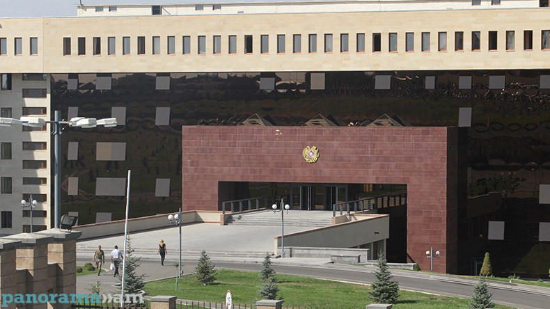 სომხეთი აზერბაიჯანს ცეცხლის გახსნასა და ჯარისკაცის დაჭრაში ადანაშაულებს -  აზერბაიჯანი ბრალდებას უარყოფს