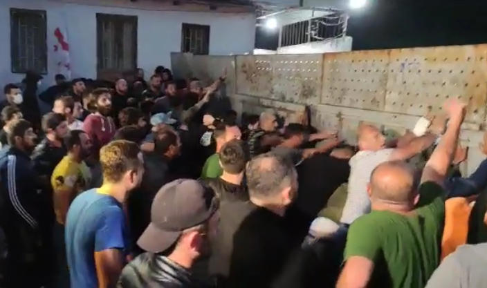 В Гумати произошла потасовка между противниками  «НамахванГЭС» и полицией