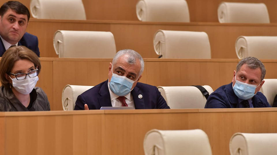 მამუკა ხაზარაძე კობა გვენეტაძეს - ასეთი ანაზღაურების მენეჯერს არცერთი კერძო ბიზნესი არ დაიქირავებდა - მოგიწოდებთ, გადადგეთ იმ თანამდებობიდან, რომელსაც იკავებთ ყოველგვარი შედეგის გარეშე