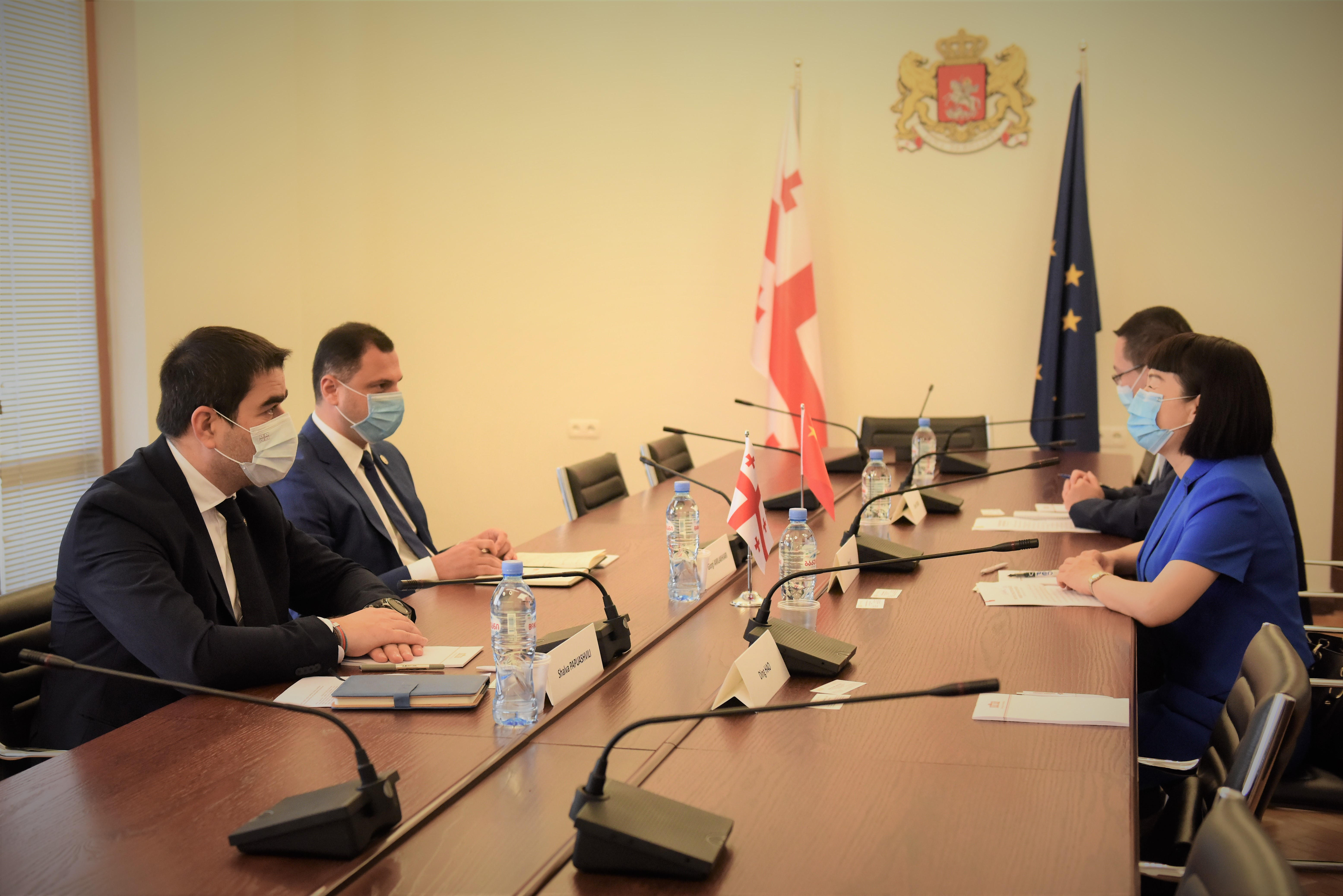 გიორგი ამილახვარი და შალვა პაპუაშვილი ჩინეთის ელჩს შეხვდნენ