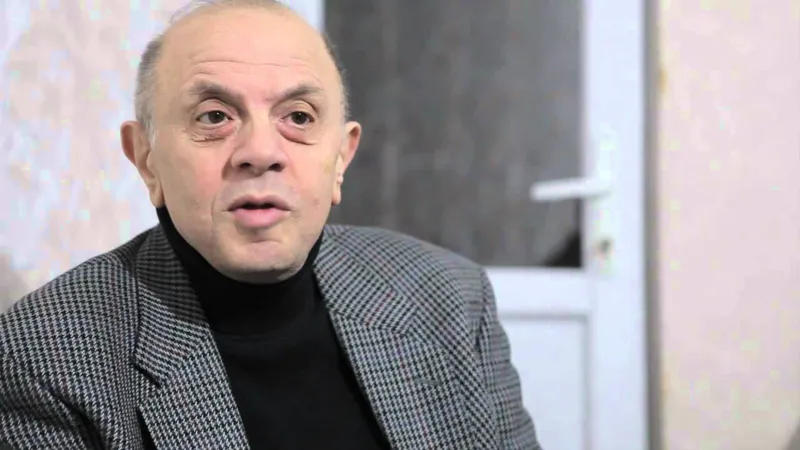 ლევან ბერძენიშვილი - ჩემ სახლთან  20-მდე ახალგაზრდა იყო მობილიზებული, კუნთმაგარი, ნიღბით და ღიმილით - ხელისუფლებას ჩემ წინააღმდეგ უწიგნური ხალხი ჰყავს მომართული