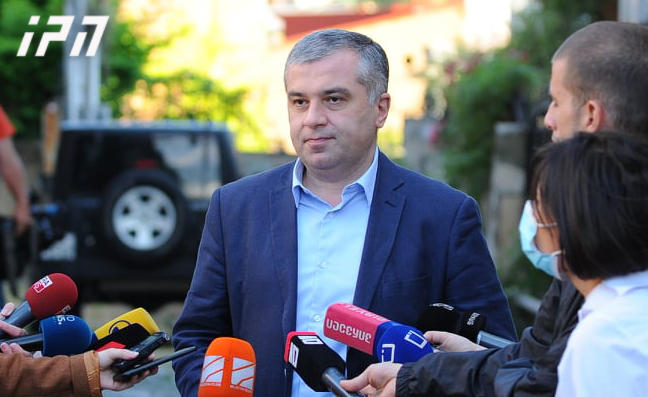 დავით ბაქრაძე გახარიას განცხადებაზე - მეორე ტურში ნეიტრალიტეტი არ არსებობს - შენ მხარს უჭერ ოპოზიციას და ამით წვლილი შეგაქვს ხელისუფლების დამარცხებაში, ან არ უჭერ მხარს და ამით ეხმარები ხელისუფლებას, რომ დარჩეს