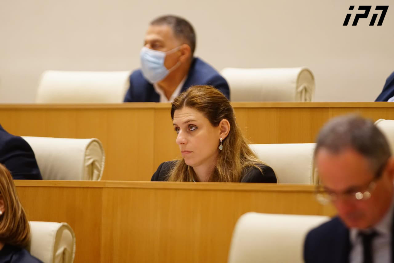 თეონა აქუბარდია თეა ახვლედიანს - არ ვიცი, რამდენად აკვირდებოდით, მაგრამ დარბაზში თითქმის არავინ გისმენდათ - ისეთი მოხსენება იყო, რომელიც არ ჰგავს ოკუპირებული ქვეყნის სახელმწიფო მინისტრის მოხსენებას