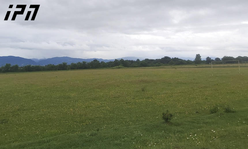 ბაღდათის მუნიციპალიტეტის სოფელ ვარციხის მცხოვრებლები საფეხბურთო მოედნის შესაძლო გასხვისებას აპროტესტებენ