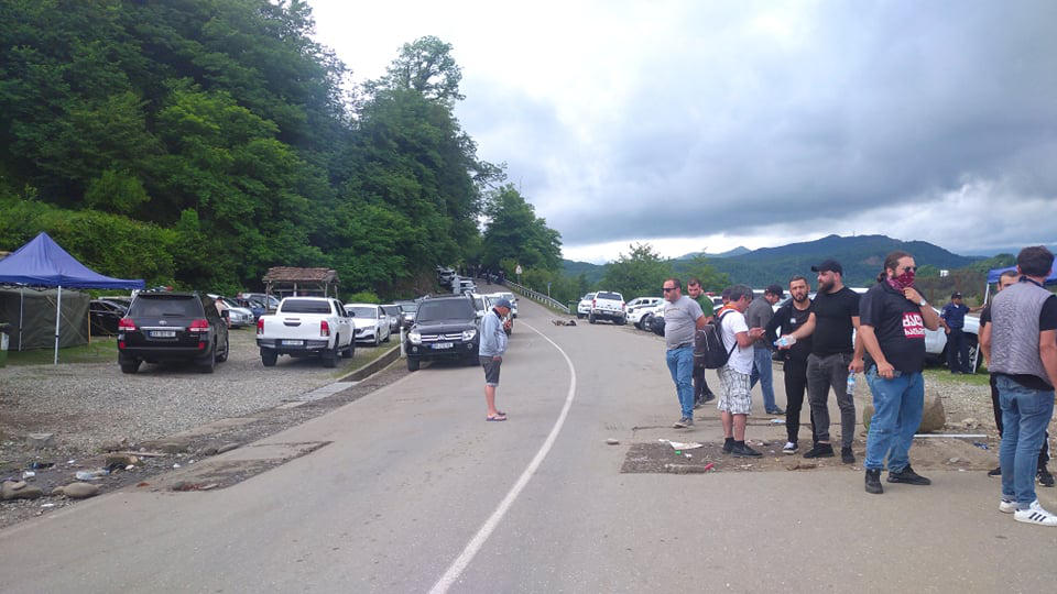 სოფელ გუმათთან რკინის ჯებირები აიღეს