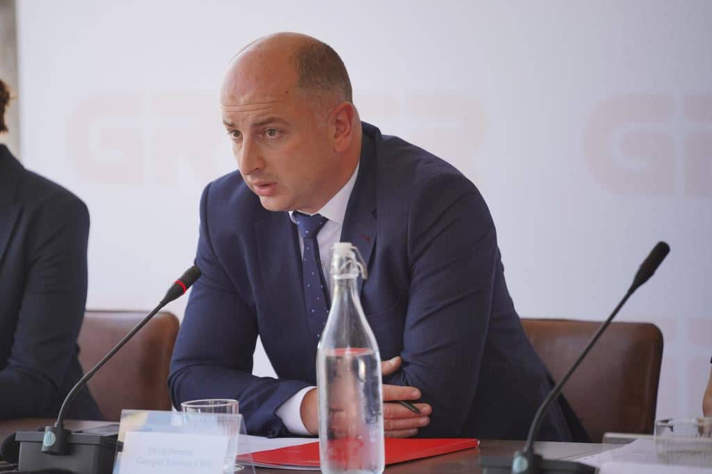 სუს-ის ანტიკორუფციულმა სამსახურმა „საქართველოს რკინიგზის“ ყოფილი გენერალური დირექტორი დავით ფერაძე და კიდევ 7 პირი სისხლისსამართლებრივ პასუხისგებაში მისცა - ფერაძეზე ძებნა გამოცხადდა