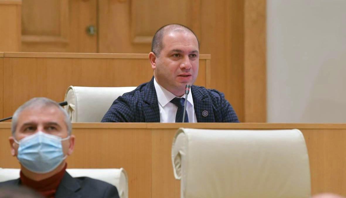 გივი მიქანაძე - ბატონი გონჩარენკო თურმე იცლის საქართველოსთვის, ამ დროს, მისი ოჯახის უახლოესი წევრების მიმართ ვნახეთ კონკრეტული ბრალდება ფინანსურ მაქინაციებზე, რომელიც საჯარო გახდა