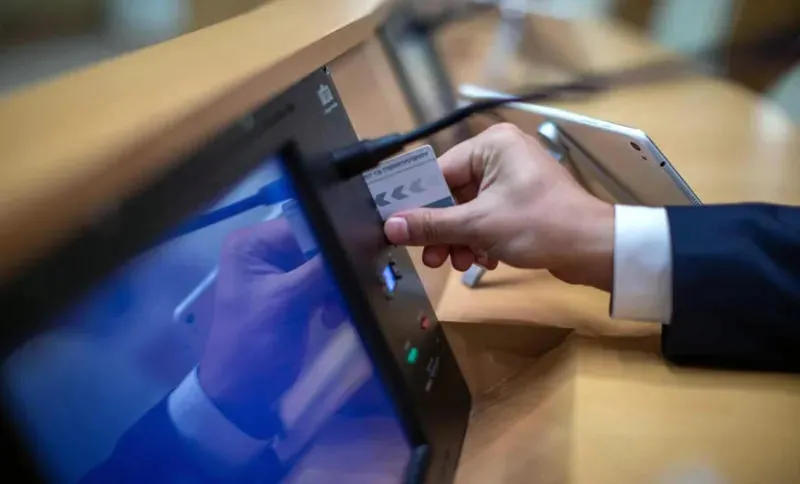 Для снятия депутатского иммунитета члена парламента потребуется не менее 90 голосов