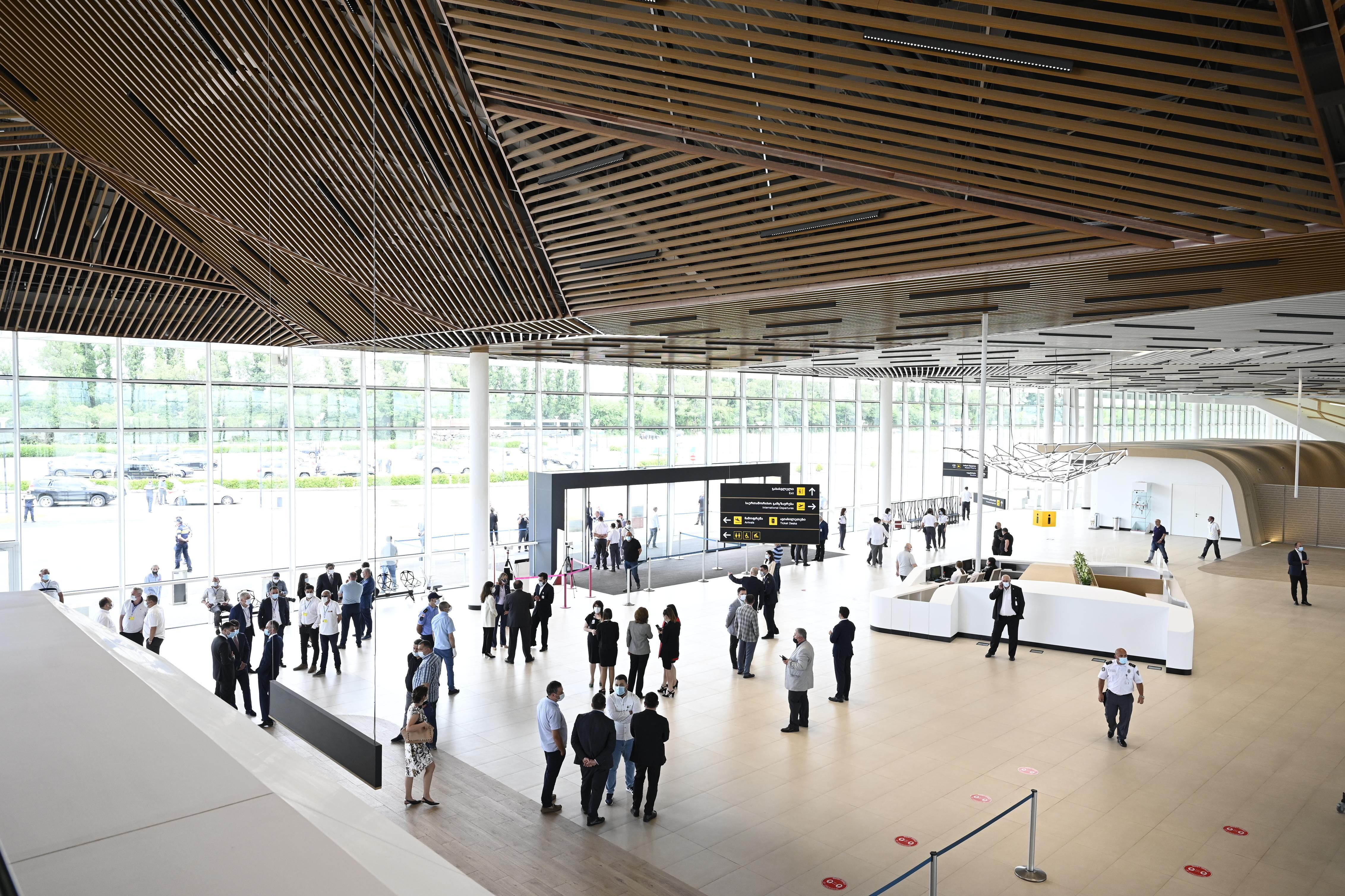 аэропорт кутаиси направления. аэропорт кутаиси самолет. аэропорт в кутаиси грузия. копитнари аэропорт грузия. аэропорт кутаиси.