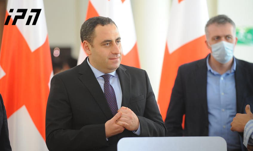 გიორგი ვაშაძე - კობახიძე ერთი მხრივ ამბობს, 2024 წლამდე რიგგარეშე არჩევნები არ იქნება და მეორე მხრივ უნდა, რიგგარეშე არჩევნებთან დაკავშირებით ჩასწორებები შეიტანოს საკონსტიტუციო ცვლილებებში - ეს არის შიში
