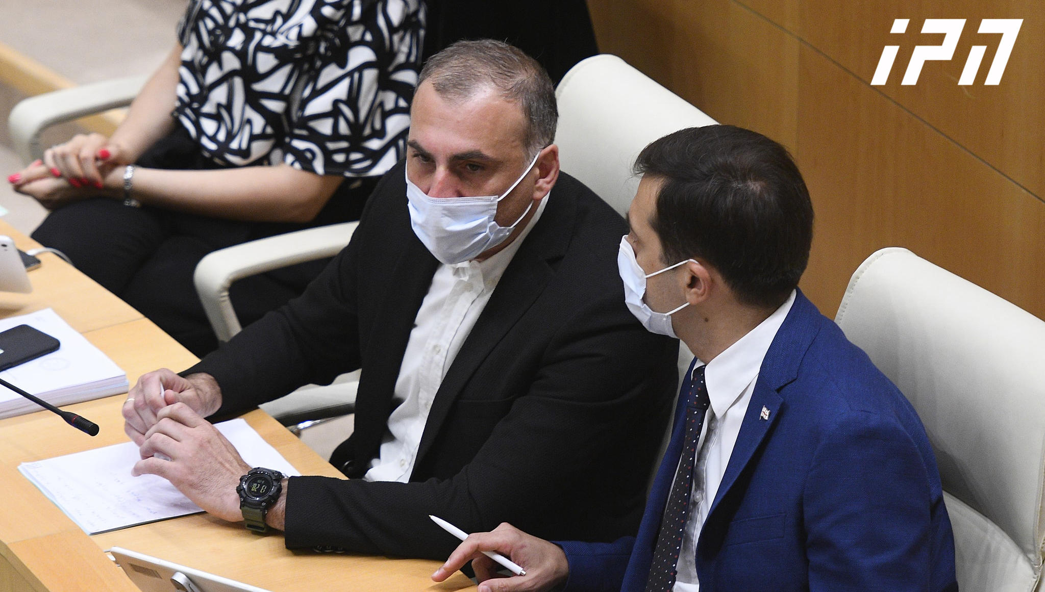 „მოქალაქეები“ პარლამენტის რიგგარეშე სესიის მოწვევის თაობაზე პრეზიდენტისათვის წარსადგენ მოთხოვნას ხელს არ აწერენ