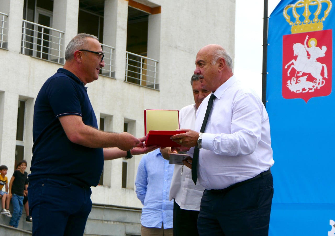 ფოთის მერმა ფრიდონ სულაბერიძესა და ომარ მხეიძეს ფოთის საპატიო მოქალაქის წოდება მიანიჭა