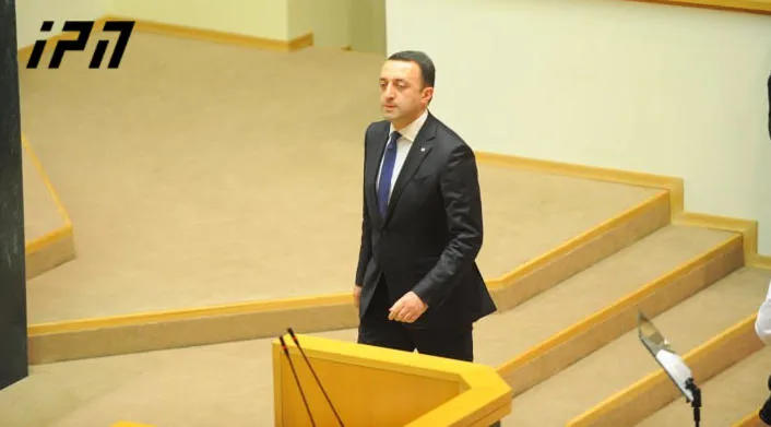 ოპოზიციის მიერ ინიცირებულ პარლამენტის რიგგარეშე სხდომაზე მოთხოვნილია პრემიერ-მინისტრ ირაკლი ღარიბაშვილის მოსმენა