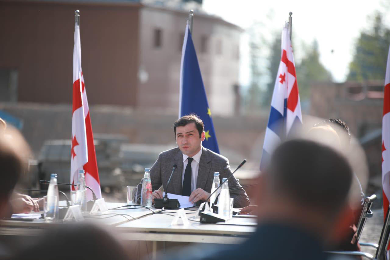 აჭარის მთავრობის გასვლით სხდომაზე გაზრდილი ბიუჯეტის ფარგლებში მუნიციპალიტეტში დაგეგმილ პროექტებზე ისაუბრეს