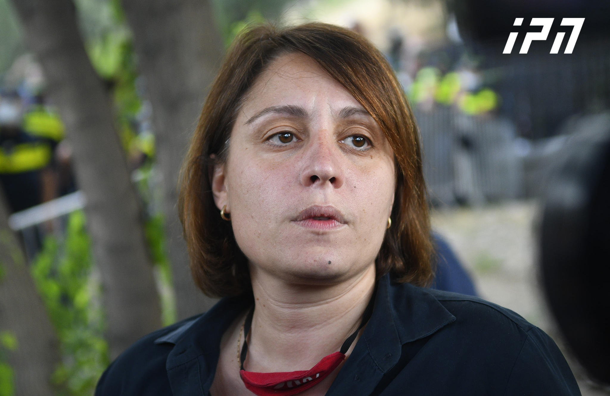 არსებული ინფორმაციით, ელენე ხოშტარია ადმინისტრაციული წესით არის დაკავებული